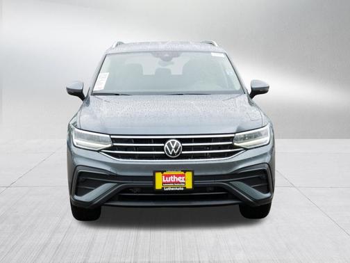 Platinum Gray Metallic 2024 Volkswagen Tiguan 2.0T SE 4MOTION
