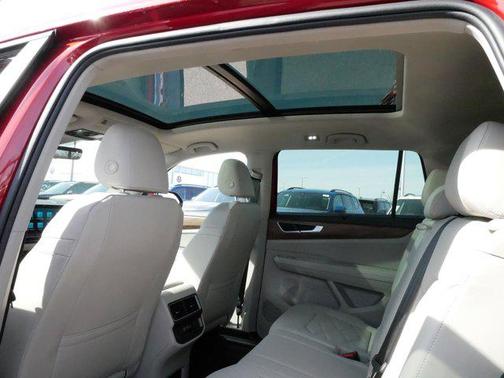 2025 Volkswagen Atlas 2.0T SE w/Technology 4MOTION