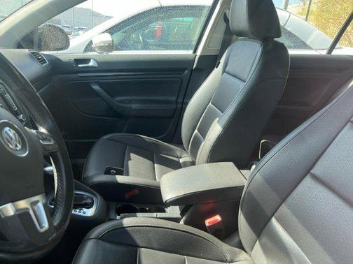Black Uni 2013 Volkswagen Jetta SportWagen SE