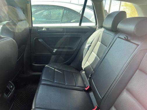 Black Uni 2013 Volkswagen Jetta SportWagen SE
