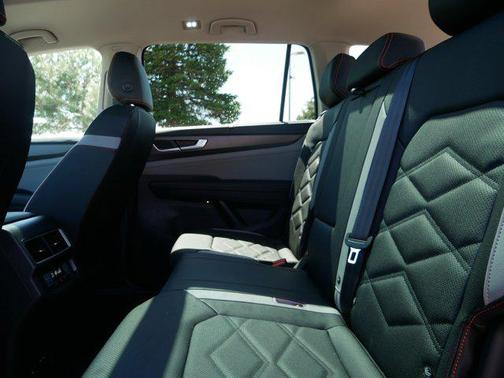 opal white pearl 2026 Volkswagen Atlas Peak Edition