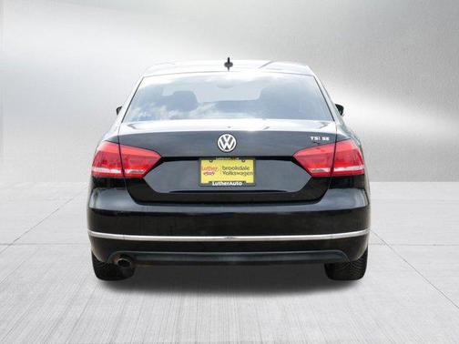 2015 Volkswagen Passat 1.8T Auto SE w/Sunroof & Nav