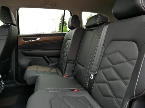 2025 Volkswagen Atlas 2.0T SE
