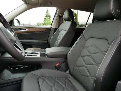 2025 Volkswagen Atlas 2.0T SE