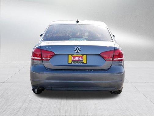 2013 Volkswagen Passat 2.5L Wolfsburg Edition