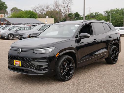 Deep Black Pearl 2025 Volkswagen Tiguan 2.0T SE R-Line Black 4MOTION