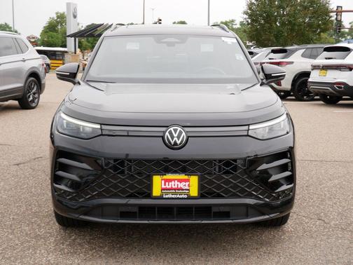 Deep Black Pearl 2025 Volkswagen Tiguan 2.0T SE R-Line Black 4MOTION