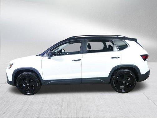 2025 Volkswagen Taos 1.5T SE Black