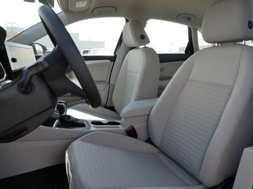 Deep Black Pearl 2026 Volkswagen Jetta 1.4T S