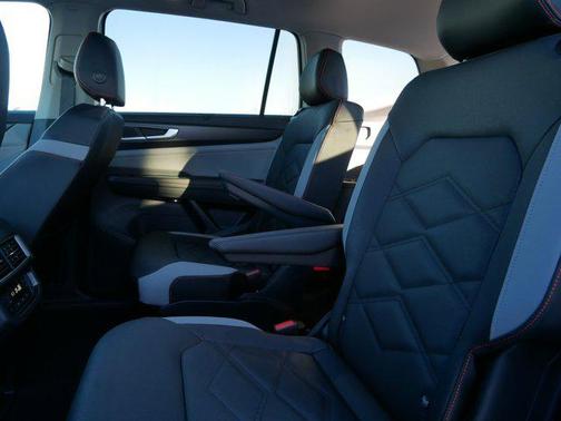 Opal White Pearl 2026 Volkswagen Atlas Peak Edition