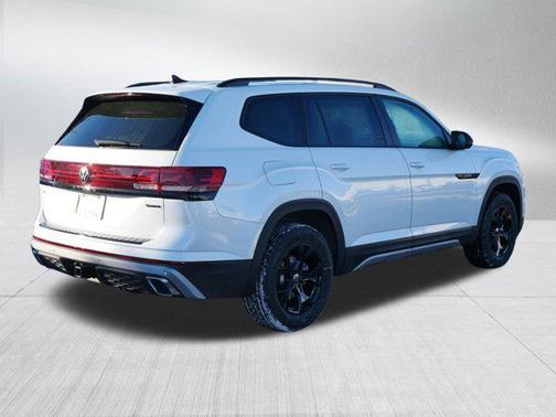 Opal White Pearl 2026 Volkswagen Atlas Peak Edition