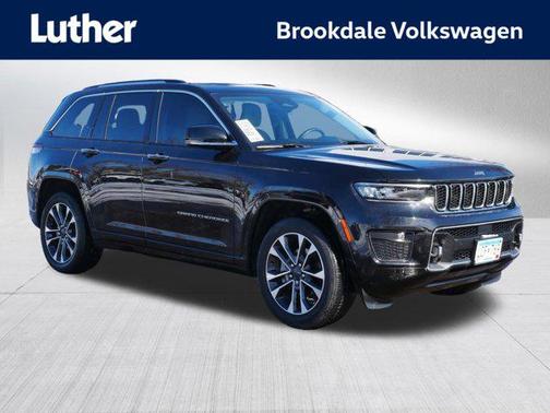 Diamond Black Crystal Pearlcoat 2022 Jeep Grand Cherokee Overland