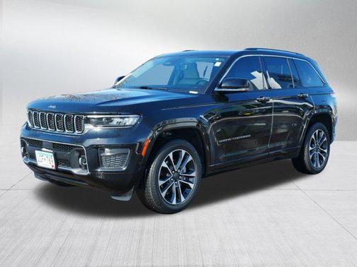 Diamond Black Crystal Pearlcoat 2022 Jeep Grand Cherokee Overland