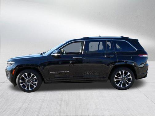 Diamond Black Crystal Pearlcoat 2022 Jeep Grand Cherokee Overland