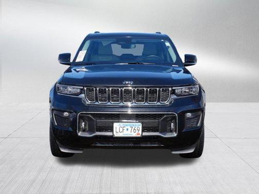 Diamond Black Crystal Pearlcoat 2022 Jeep Grand Cherokee Overland