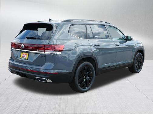 Pure Gray 2026 Volkswagen Atlas 2.0T SE w/Technology 4MOTION