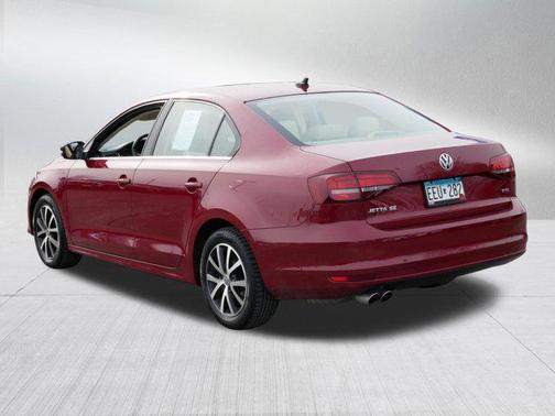 CARDINAL RED ME 2017 Volkswagen Jetta 1.4T SE