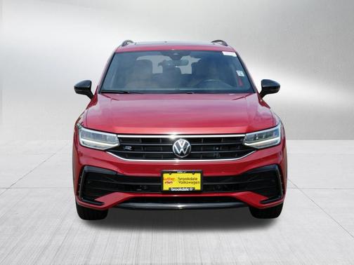 Kings Red Metallic 2024 Volkswagen Tiguan 2.0T SE R-Line Black 4MOTION