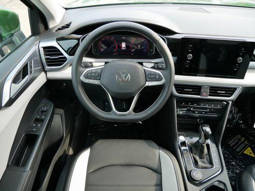 2025 Volkswagen Taos 1.5T SEL