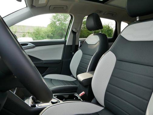2025 Volkswagen Taos 1.5T SEL