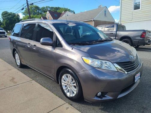Predawn Gray Mica 2011 Toyota Sienna XLE
