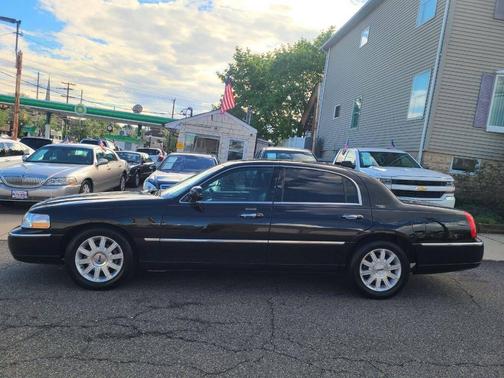 Black 2011 Lincoln Town Car Signature