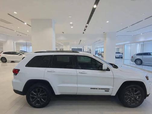 Bright White Clearcoat 2016 Jeep Grand Cherokee Limited