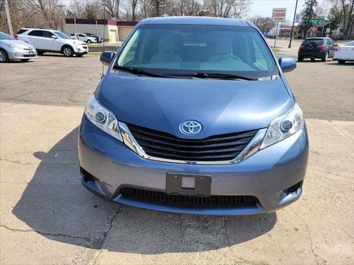 2014 Toyota Sienna LE