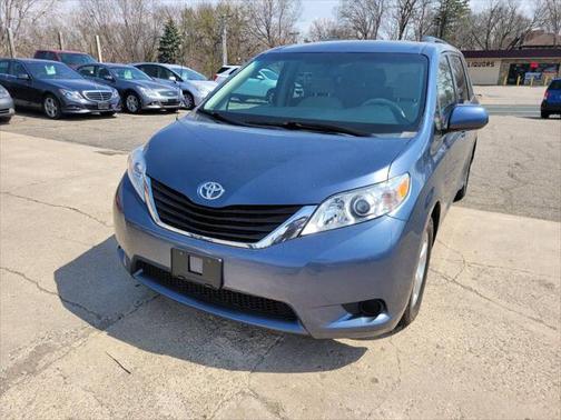 2014 Toyota Sienna LE