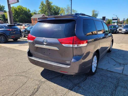 2011 Toyota Sienna XLE Limited