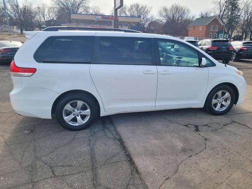 2014 Toyota Sienna LE