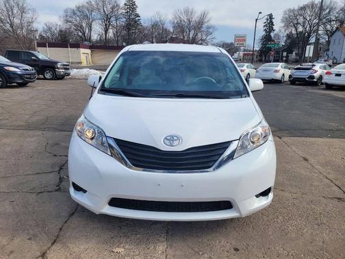 2014 Toyota Sienna LE