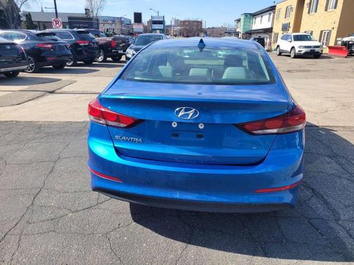 2017 Hyundai ELANTRA SE
