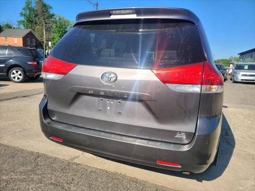 2012 Toyota Sienna LE