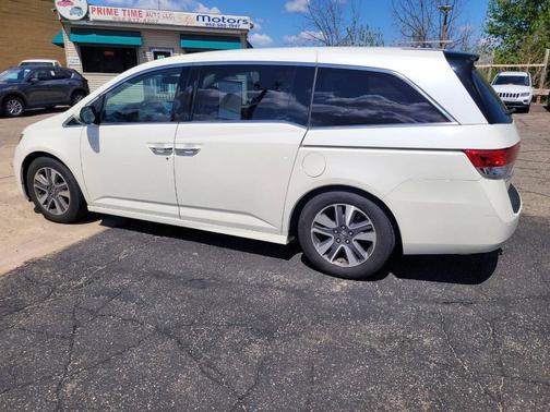White Diamond Pearl 2016 Honda Odyssey Touring Elite