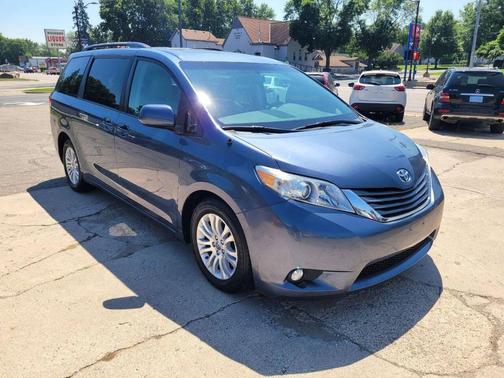 2013 Toyota Sienna XLE