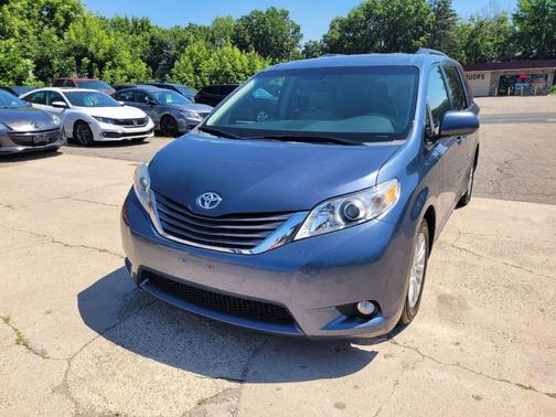 2013 Toyota Sienna XLE