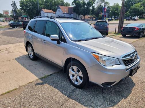 Ice Silver Metallic 2014 Subaru Forester 2.5i Premium