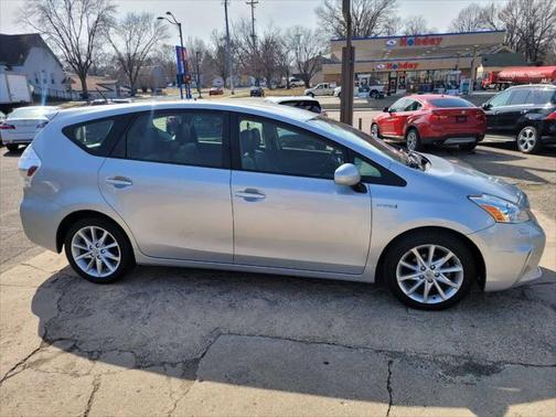 2013 Toyota Prius v Two