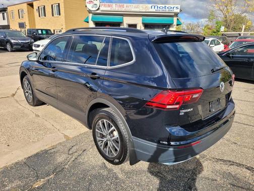 Deep Black Pearl 2019 Volkswagen Tiguan 2.0T SE 4MOTION