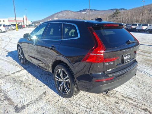 2021 Volvo XC60 T6 Momentum