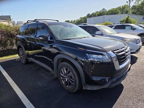 Black 2023 Nissan Pathfinder SV