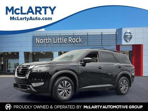 Black 2023 Nissan Pathfinder SV