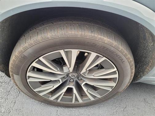 2020 Volvo XC90 T5 Momentum 7 Passenger