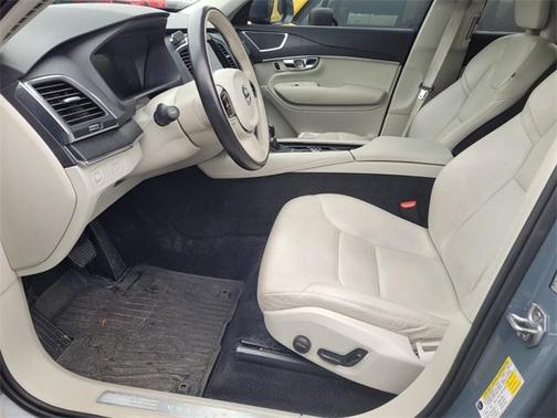 2020 Volvo XC90 T5 Momentum 7 Passenger