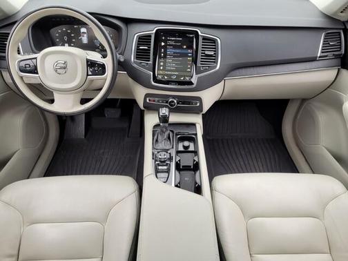 2020 Volvo XC90 T5 Momentum 7 Passenger