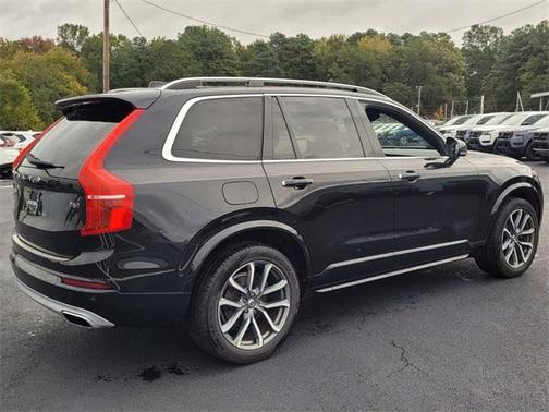 2017 Volvo XC90 T6 Momentum