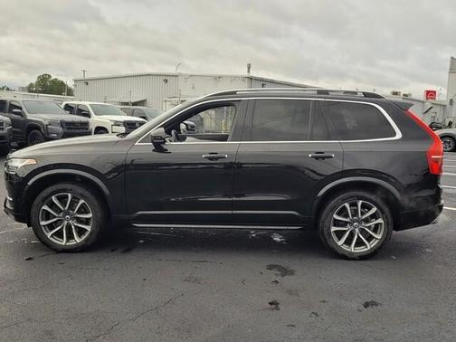 2017 Volvo XC90 T6 Momentum