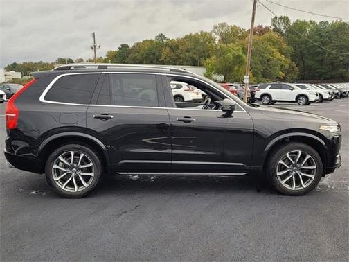 2017 Volvo XC90 T6 Momentum
