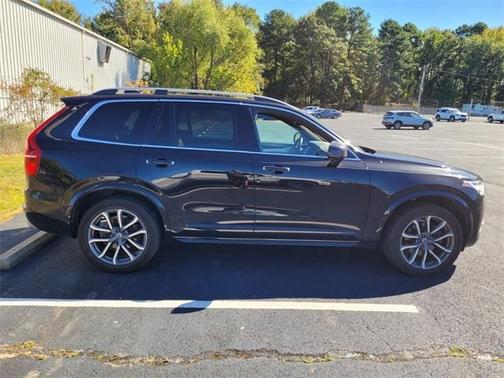 2017 Volvo XC90 T6 Momentum